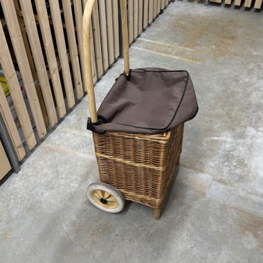 Chariot de courses - panier tressé
