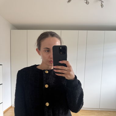 Schwarze Zara-Jacke mit goldenen Knöpfen