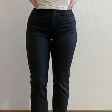 Pantaloni in finta pelle a gamba dritta