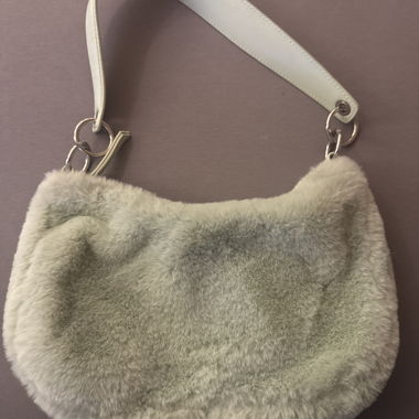 Borsa a spalla in ecopelliccia bianca