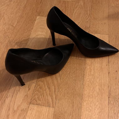 Scarpe con tacco taglia 38 (piccola)