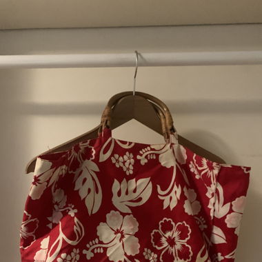 Rot-weisse Strandtasche im Hawaii-Style