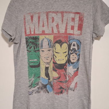 T-shirt grigio con scritta Marvel