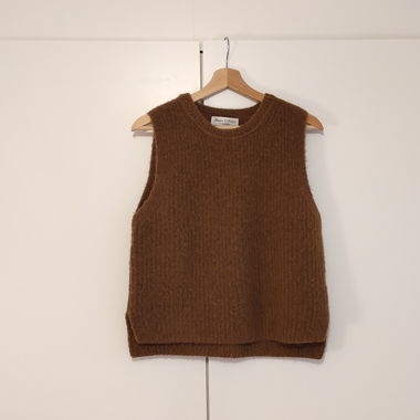 Ärmelloser Wollpullover in Karamellfarbe
