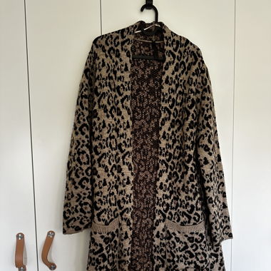 Leo Cardigan 