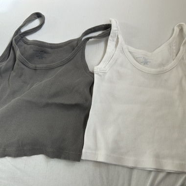 Brandy Melville 2 tops grey / white