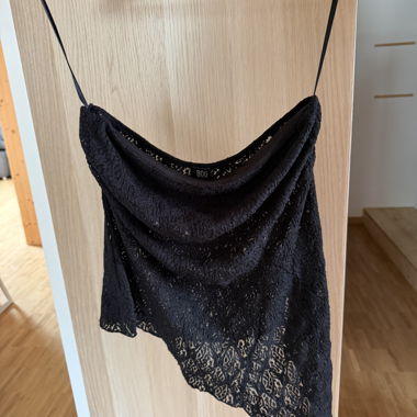 Haut en dentelle noire