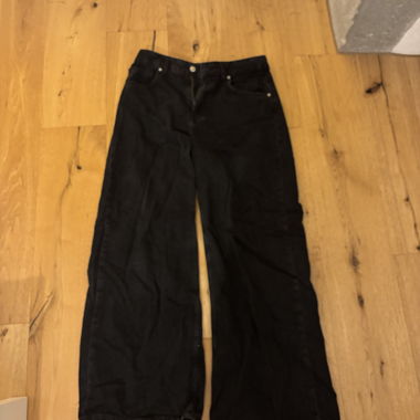 Black trousers