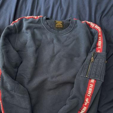 Alpha Pullover 