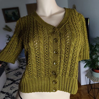 Pull d gilet vert tricoté à la main 