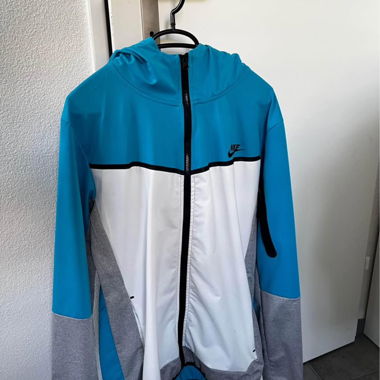 Giacca con zip e cappuccio Nike