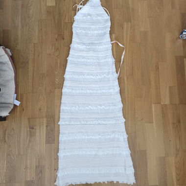 Weisses POLLY-Kleid mit Rüschen