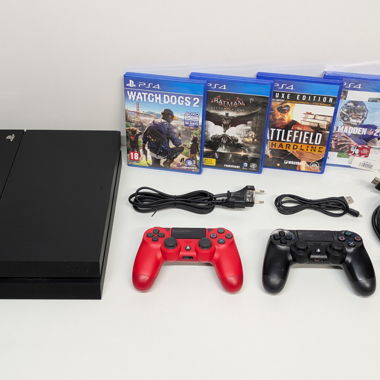 Sony PlayStation 4, 2 Controller, 5 Games