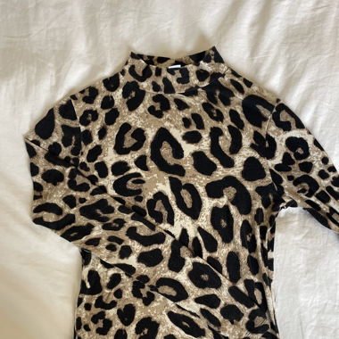Longsleeve con stampa leopardo