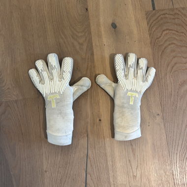 Titan Goalkeeper Gloves 4 mm