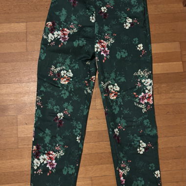 niedliche Blumenhosen