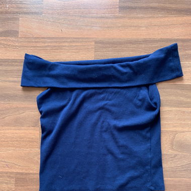 Offshoulder-top navy Stradivarius 