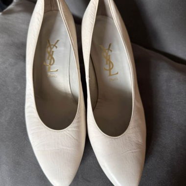 Yves Saint Laurent Pumps