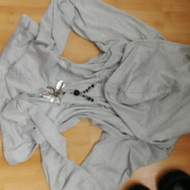Haut gris slim vintage avec capuche