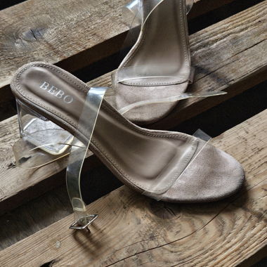 Sandalen mit Absatz