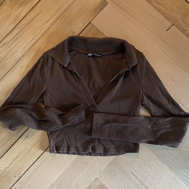 Top a coste marrone ZARA