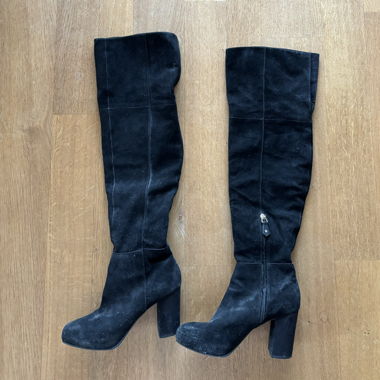BLACK OVERKNEE BOOTS VELOURLEATHER