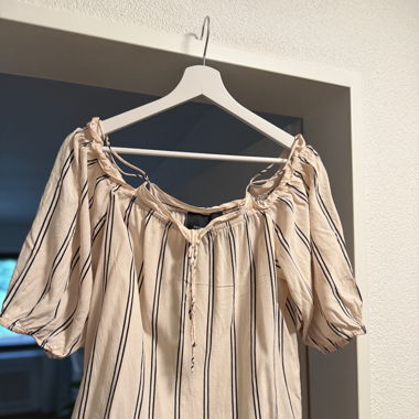 Bluse mit Carmenausschnitt