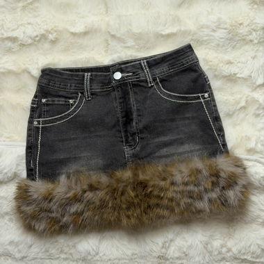 Mini jupe en jean avec fausse fourrure neuve