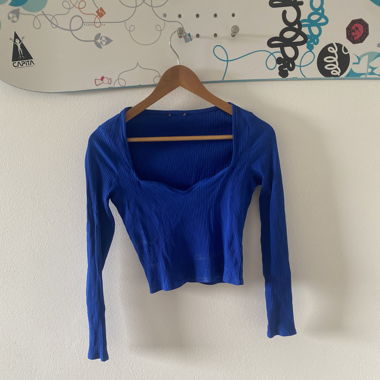 Blaues Langarm Crop Top