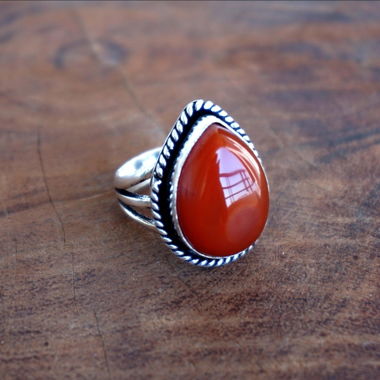 Bague en corail naturel / Coral ring