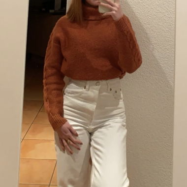 Maglione a collo alto color mattone