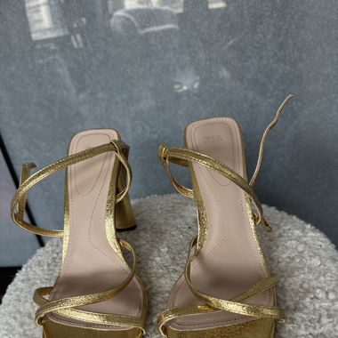 Sandalen mit Absatz