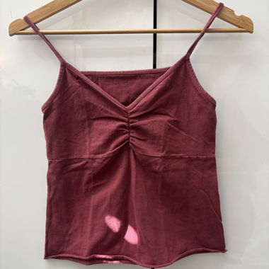 Brandy Melville rotes gerafftes Camisole-Top