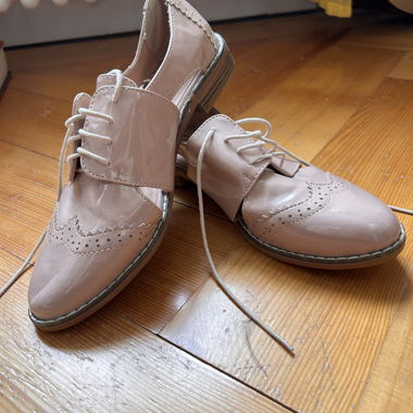 Chaussures brogue rose clair de Missguided