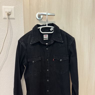 Black Levi's denim shirt