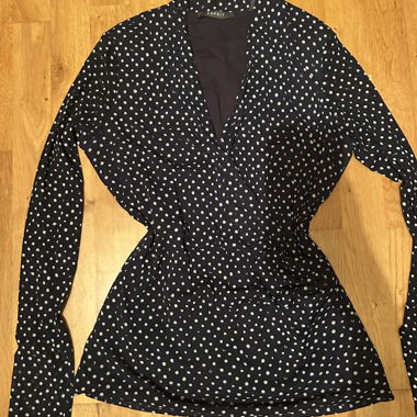 Chemise à pois bleu foncé