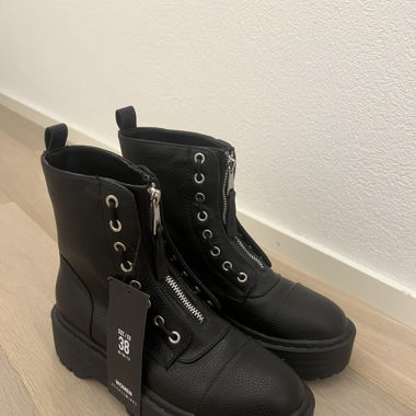 Zip Boots 38 NEW