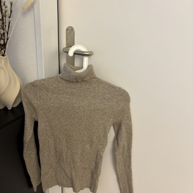 Pull col roulé côtelé