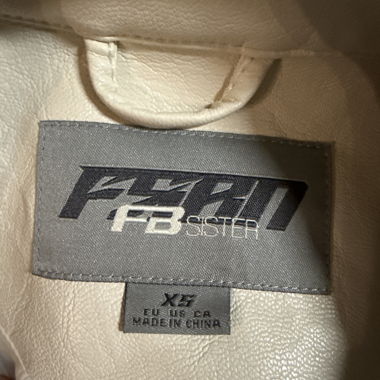 FB Sister weiße Jacke aus Kunstleder