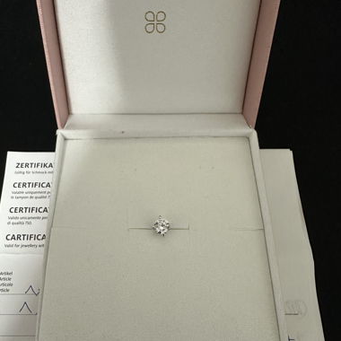 L’ATELIER WHITE GOLD 18 KARAT STUD EARRING WITH STONE