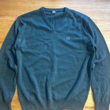 Maglione verde a collo a V in maglia di Sergio Tacchini
