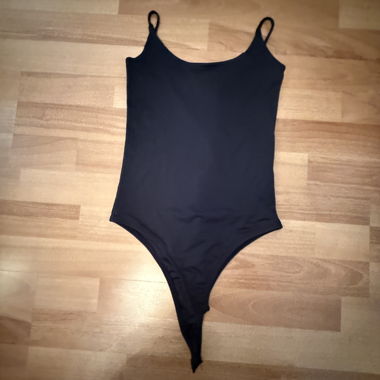 Body nero con spalline