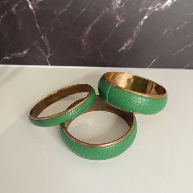 Set aus 3 grünen Armreifen