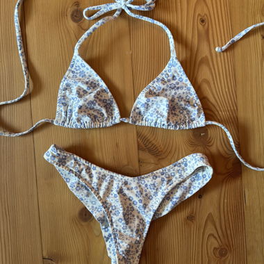 Bikini mit Blumenmuster