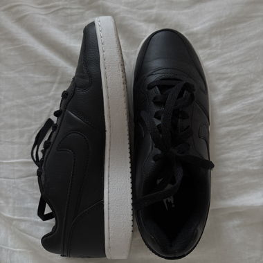 Schwarze Sneaker NIKE