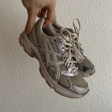 Asics Schuhe