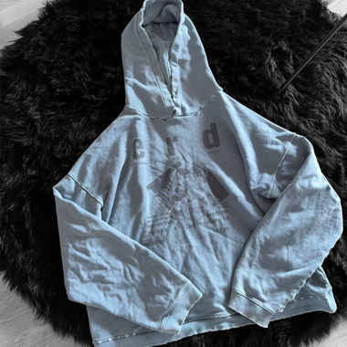 Felpa con grafica distressed