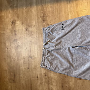 Graue Kurze Hose