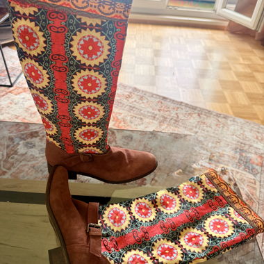 Gepresste Desigual-Stiefel