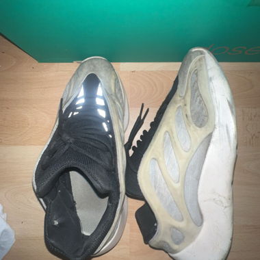 yeezy 700 v3